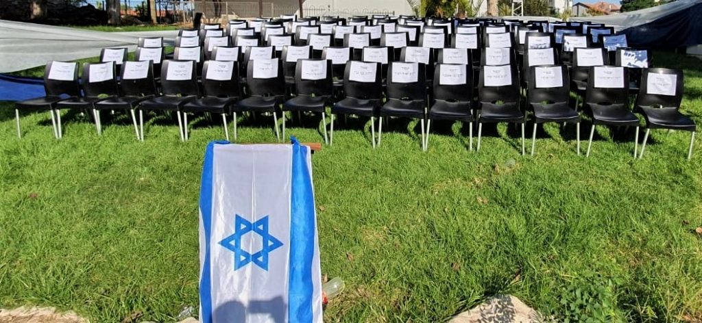 A silent protest in Sderot this morning. 120 chairs, each empty and each with the name of a member of the Knesset, are beside Sderot City Hall. The chairs are meant to show that the government is nowhere to be seen (photo: Dvir Sassi).