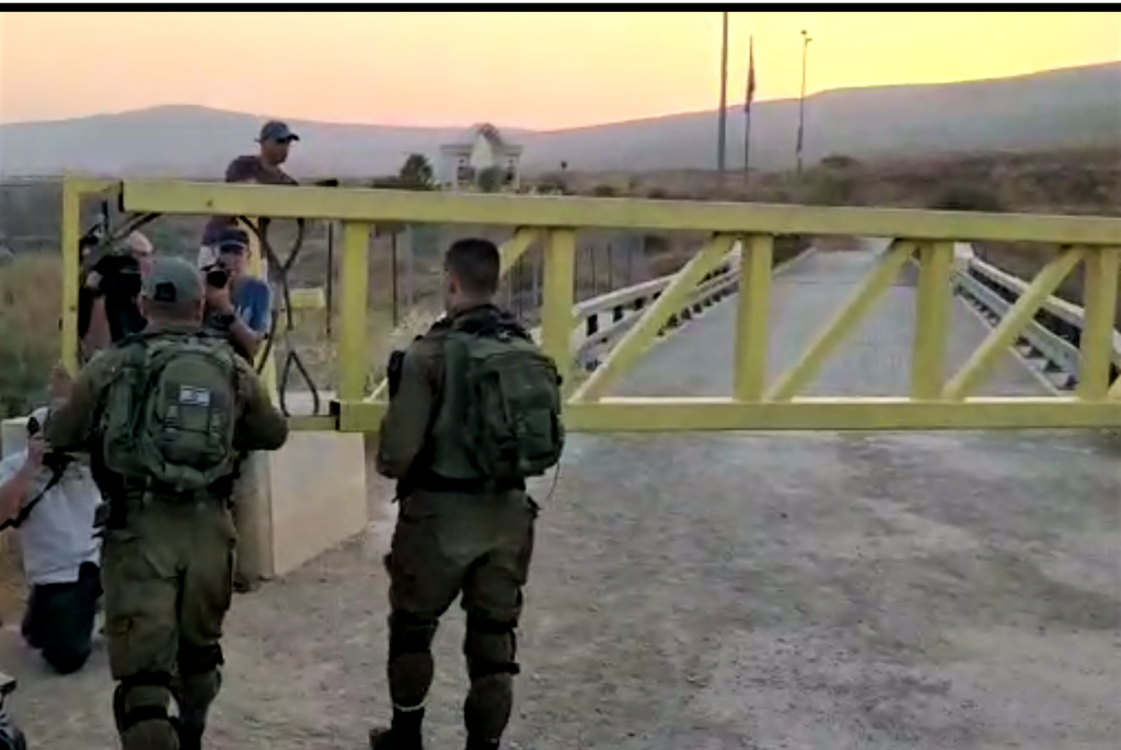 IDF soldiers closing the Gate to the Island of Peace at Naharayim yesterday for the last time. All Israeli traffic to this once-symbol of peace between Jordan and Israel is now forbidden.