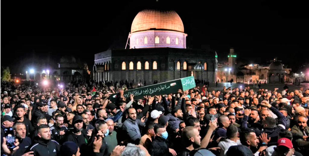 The funeral procession on the TEmple Mount this evening (phot Mahmoud Illean AP).