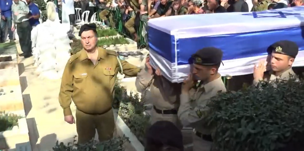 The body of the first of the Yaniv brothers being brought to the gravesite on Mt. Herzl yesterday morning.