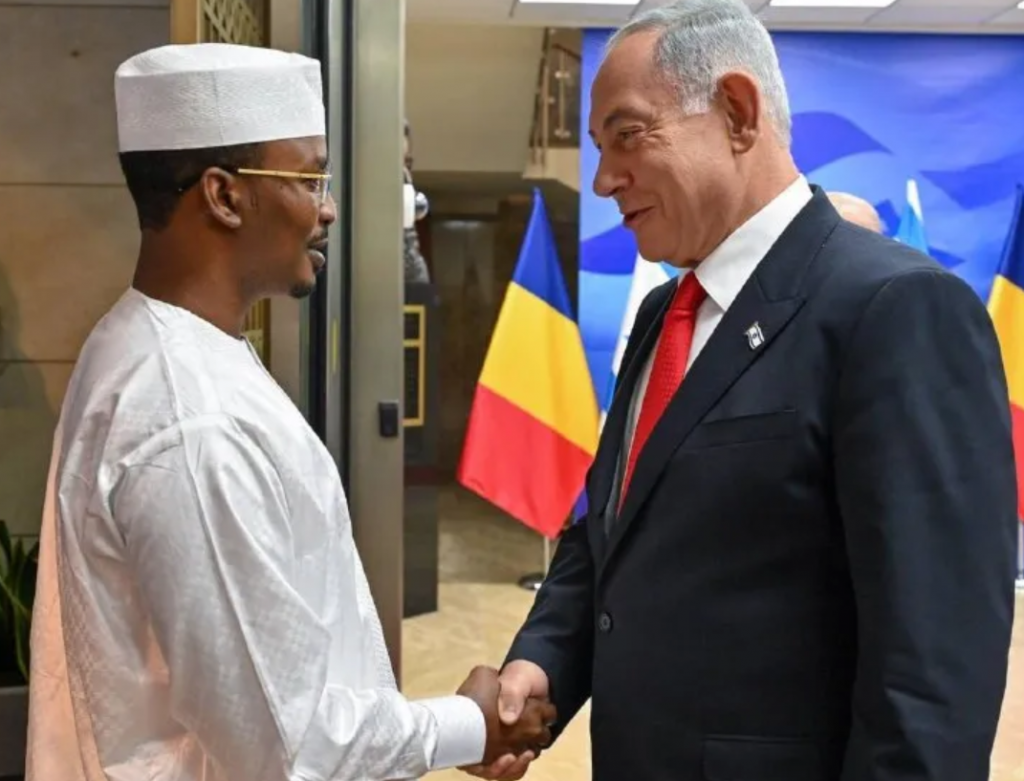 PM Netanyahu shaking hands with Chad's President Mahamet Deby.