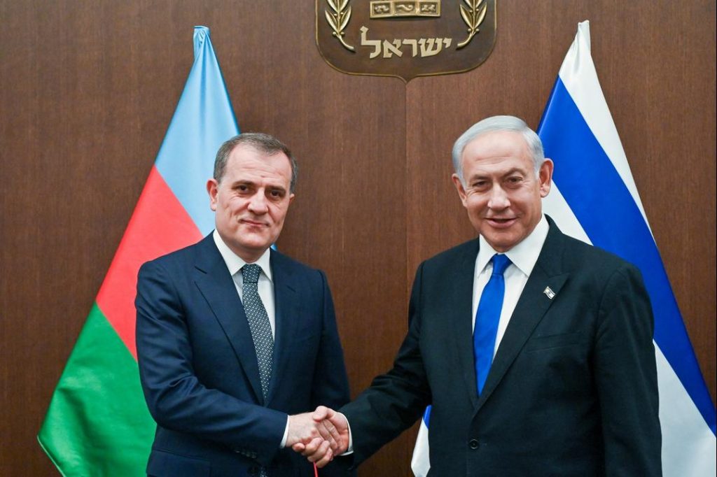 PM Netanyahu shaking hands with